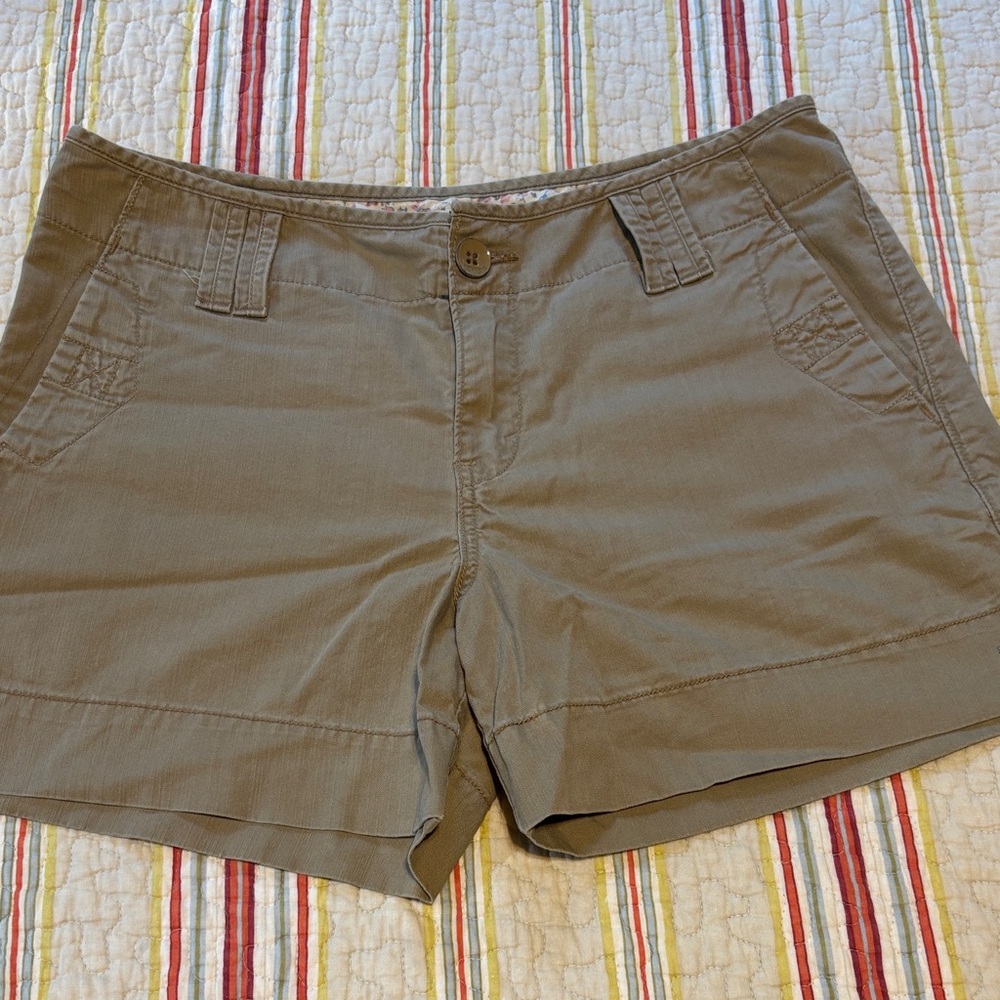 Levi's Women's Tan Cargo Shorts